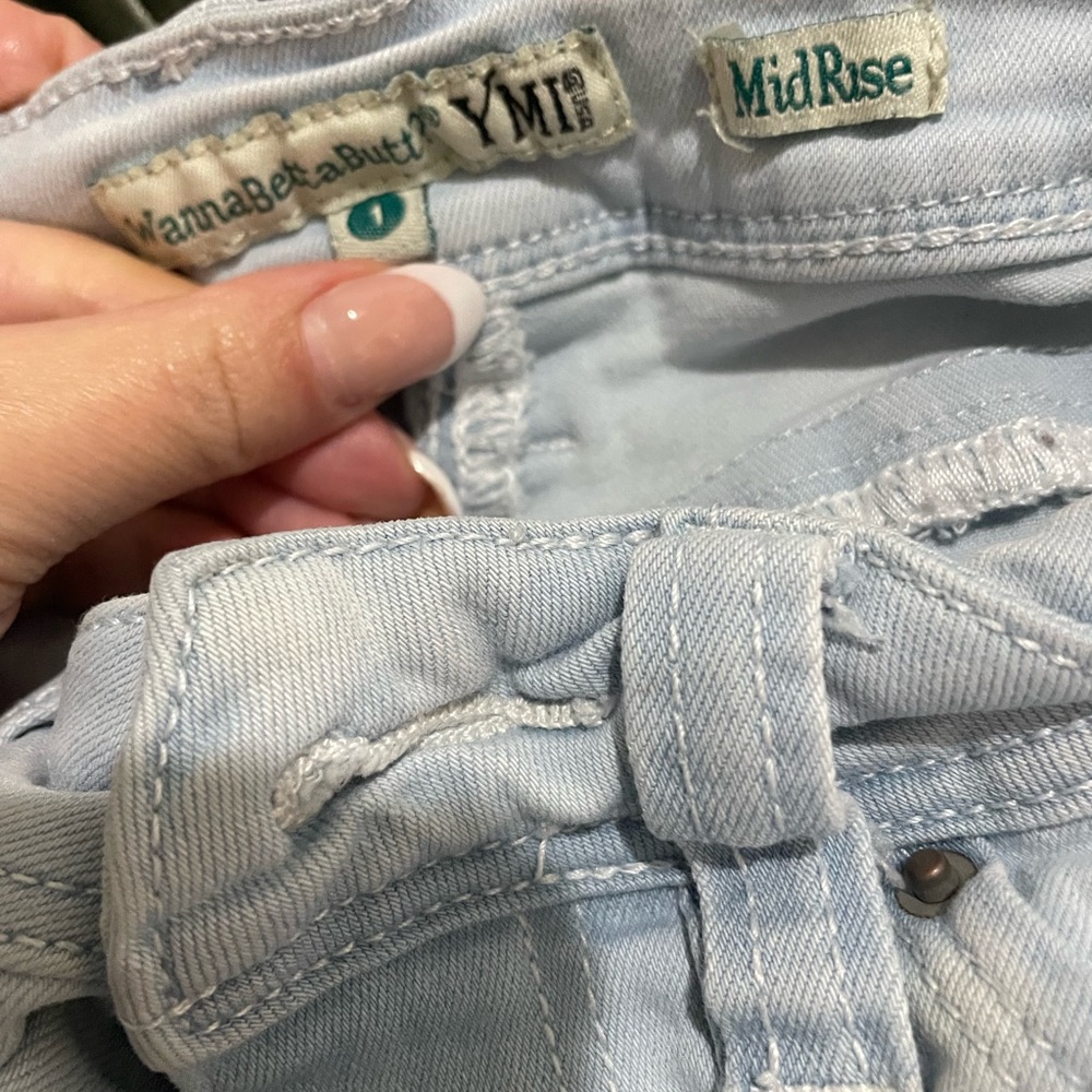 Wanna better butt ? Light wash size 1 skinny jeans